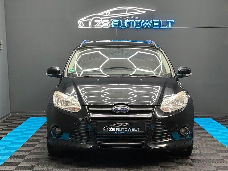 Gebraucht Ford Focus Trend 125 PS (91 kW) 2014 Schwarz Kombi