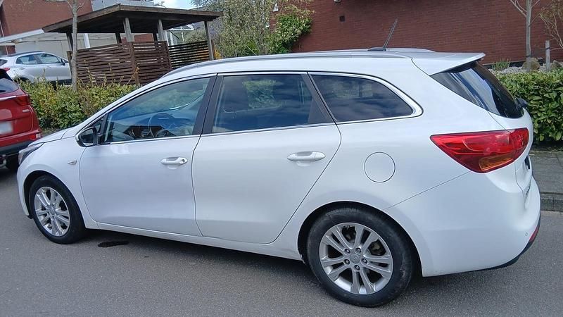 Gebraucht Kia Ceed 128 PS (94 kW) 2015 Weiß Kleinwagen
