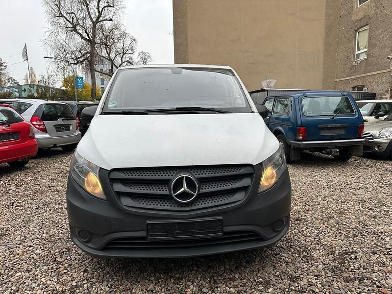Weiß Gebraucht 2016 Mercedes Vito Van / Kleinbus | 11.500 € - Bild 1/4