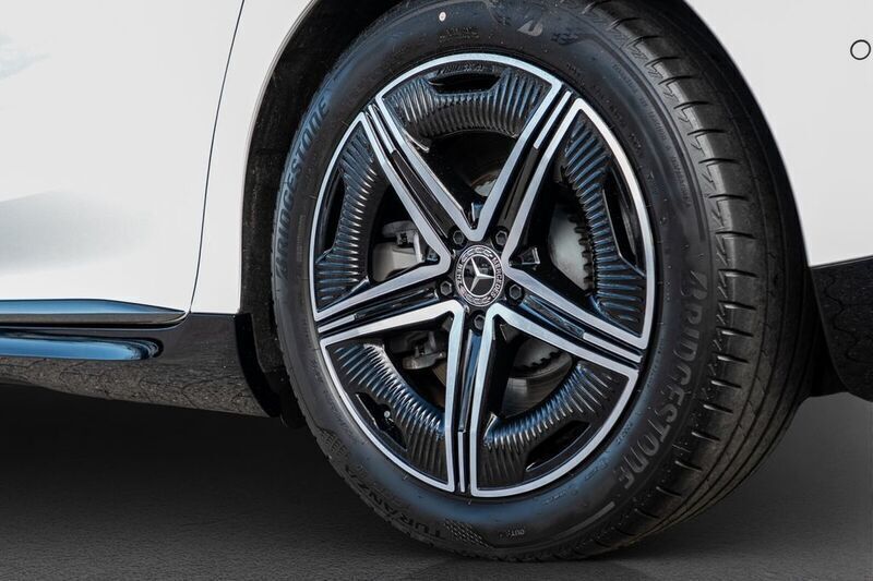 Gebraucht Mercedes EQE300 AMG Line Premium 180 kW (245 PS) 2024 Unilack polarweiß Limousine