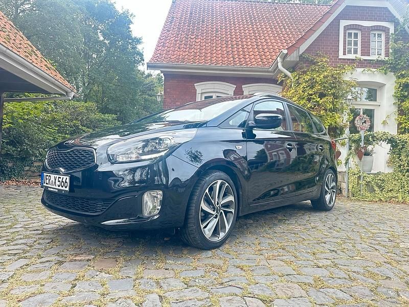 Schwarz Gebraucht 2016 Kia Carens Van / Kleinbus | 9.800 € (Fairer Preis) - Bild 1/4