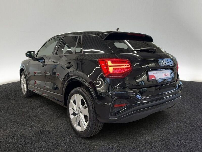 Gebraucht Audi Q2 S-Line 150 PS (110 kW) 2023 Mythosschwarz metallic SUV