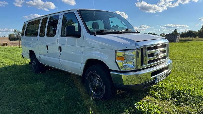 Weiß Gebraucht 2014 Ford Econoline Van | 27.000 € - Bild 1/4