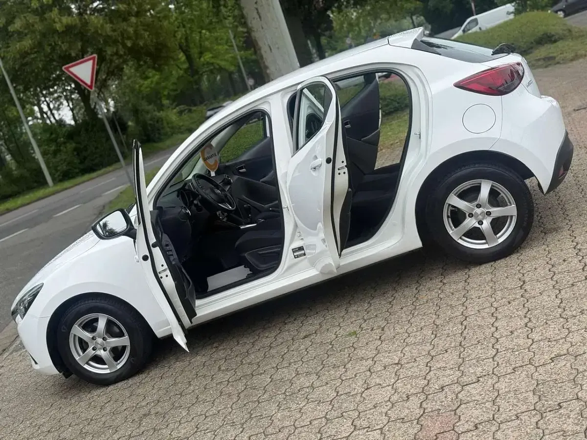 Occasion Mazda 2 Center-Line 75 ch (55 kW) 2016 Blanc Citadine