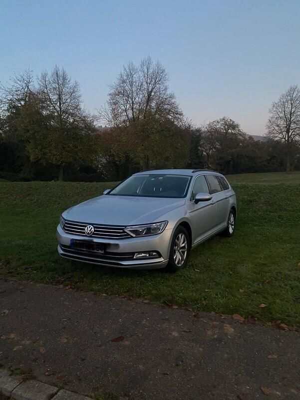 Grau Gebraucht 2015 VW Passat Comfortline Kombi | 12.500 € (Etwas zu teuer) - Bild 1/4
