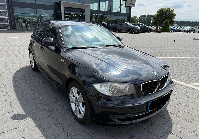 Schwarz Gebraucht 2011 BMW 118 Kleinwagen | 4.590 € (Fairer Preis) - Bild 1/4