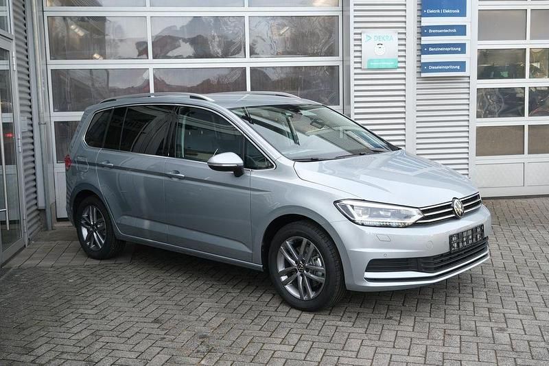 Neu VW Touran Edition 150 PS (110 kW) 2026 Oyster silber metallic Van / Kleinbus