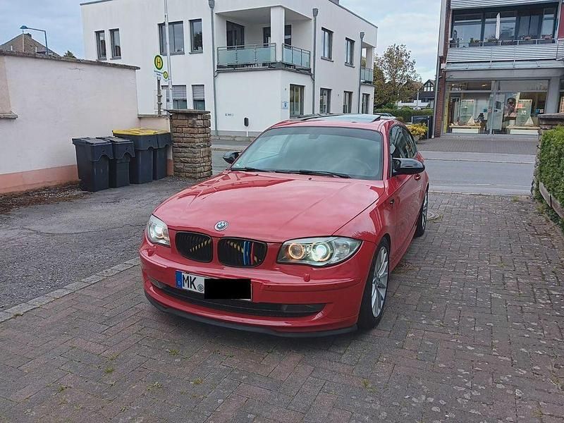 Rot Gebraucht 2008 BMW 118 Performance Kleinwagen | 3.490 € (Guter Preis) - Bild 1/4
