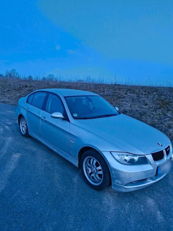 Gebraucht BMW 318 129 PS (94 kW) 2006 Silber Limousine