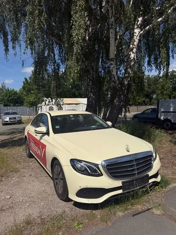 Gebraucht Mercedes E200 160 PS (117 kW) 2019 Gelb Limousine
