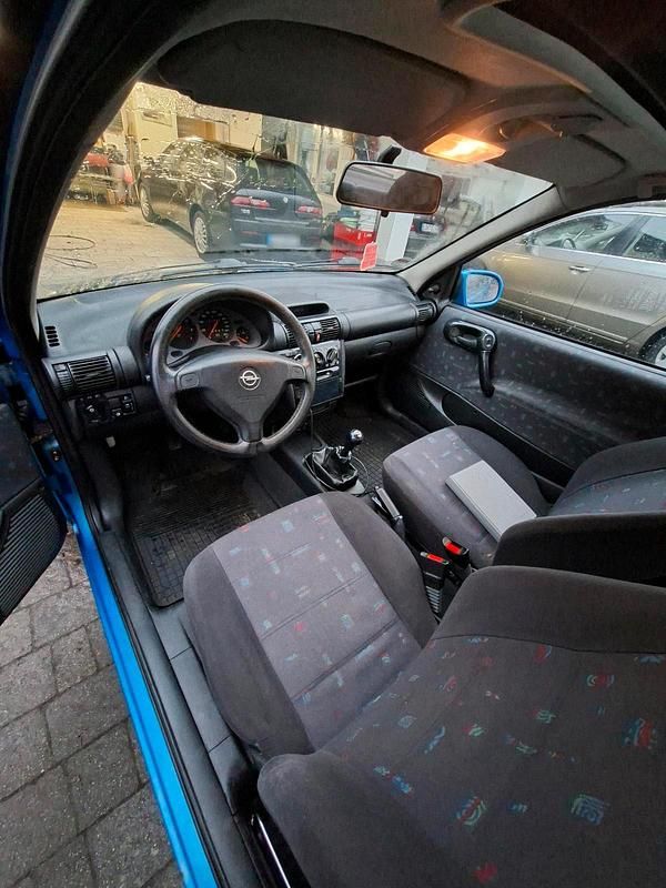 Gebraucht Opel Corsa 106 PS (77 kW) 1998 Blau Kleinwagen