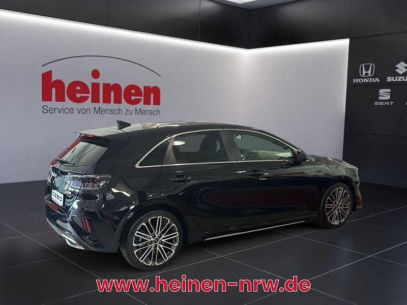 Neu Kia Ceed GT GT-Line 140 PS (102 kW) 2026 Schwarz Limousine