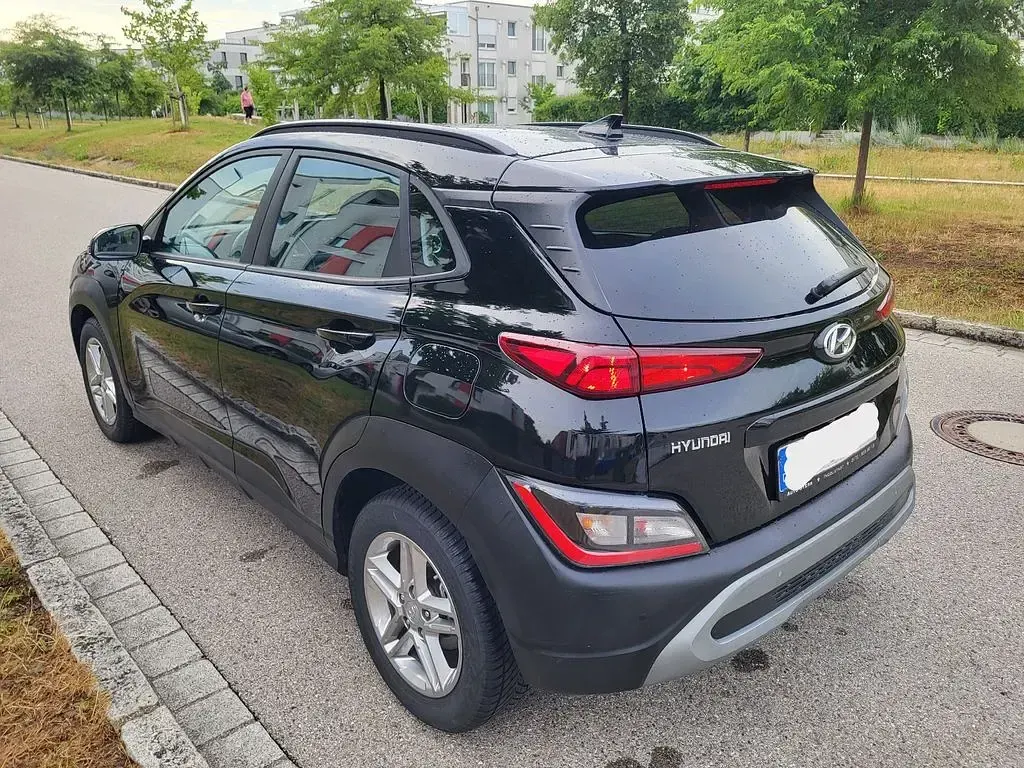 Gebraucht Hyundai Kona Pure 120 PS (88 kW) 2022 Schwarz SUV