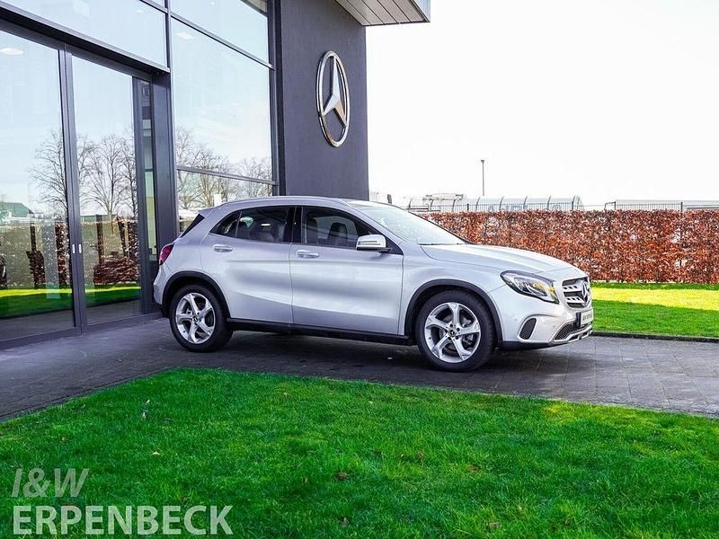 Gebraucht Mercedes GLA180 Urban 122 PS (89 kW) 2019 Silber SUV