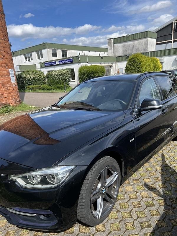 Schwarz Gebraucht 2016 BMW 320 Sport Line Kombi | 13.800 € (Guter Preis) - Bild 1/4