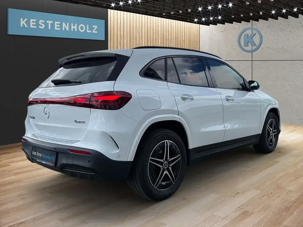 Gebraucht Mercedes EQA300 AMG 167 kW (228 PS) 2025 Weiß SUV