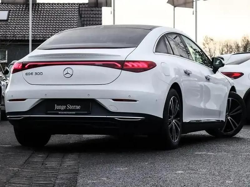 Gebraucht Mercedes EQE300 180 kW (245 PS) 2024 Polarweiß Limousine
