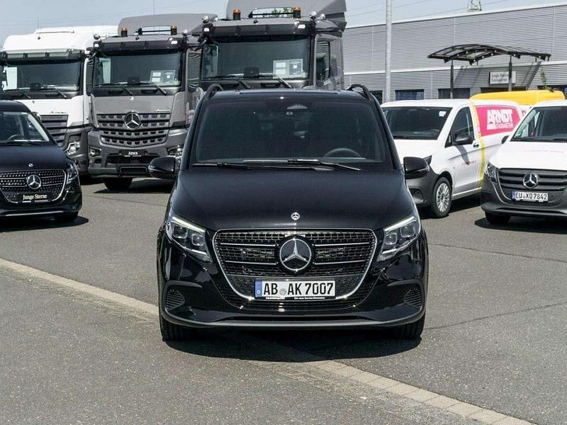 Gebraucht Mercedes V300 Style 237 PS (174 kW) 2025 Obsidianschwarz metallic Van / Kleinbus