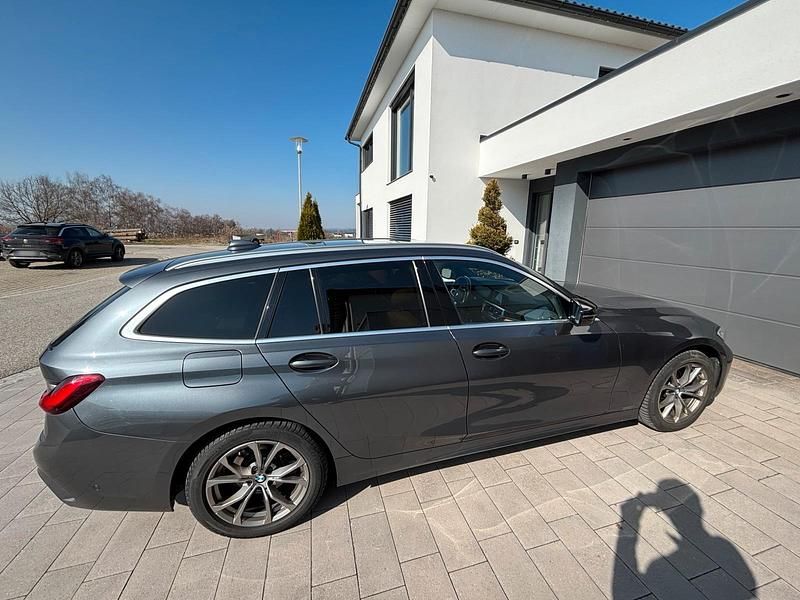 Gebraucht BMW 320 190 PS (139 kW) 2020 Grau Kombi