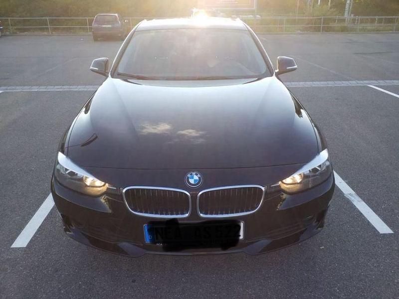 Gebraucht BMW 320 184 PS (135 kW) 2013 Schwarz Limousine