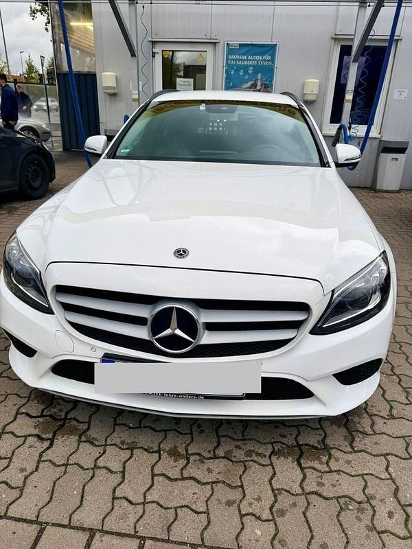 Weiß Gebraucht 2018 Mercedes C180 Kombi | 16.900 € (Guter Preis) - Bild 1/4