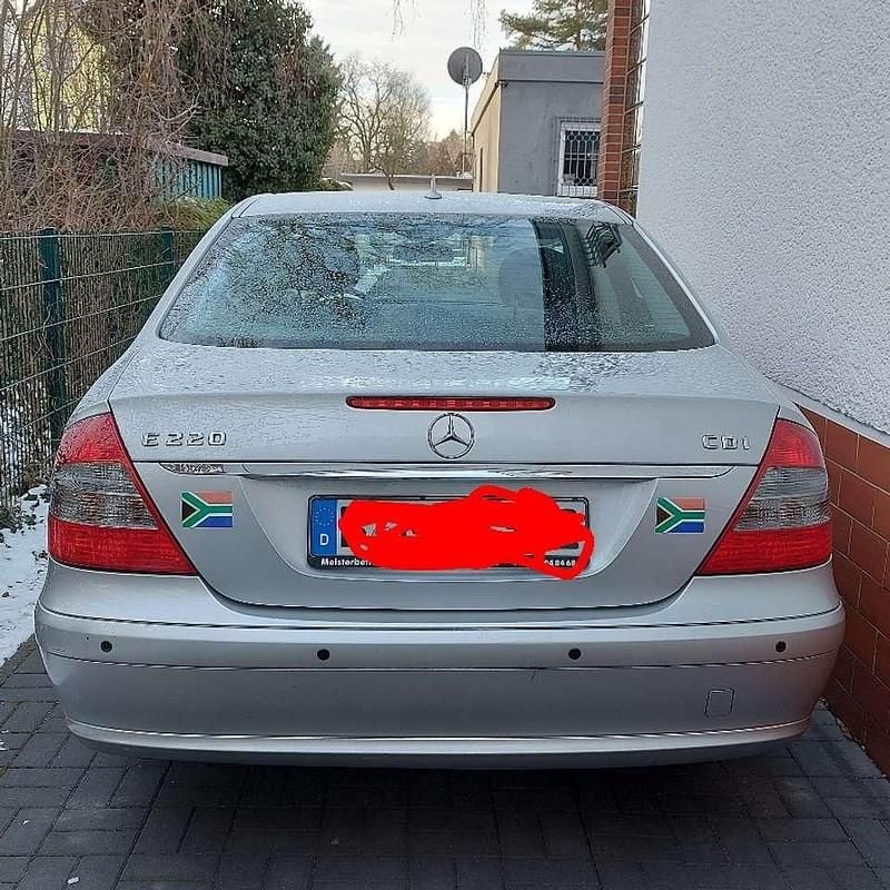 Gebraucht Mercedes E220 Classic 170 PS (125 kW) 2006 Silber Limousine