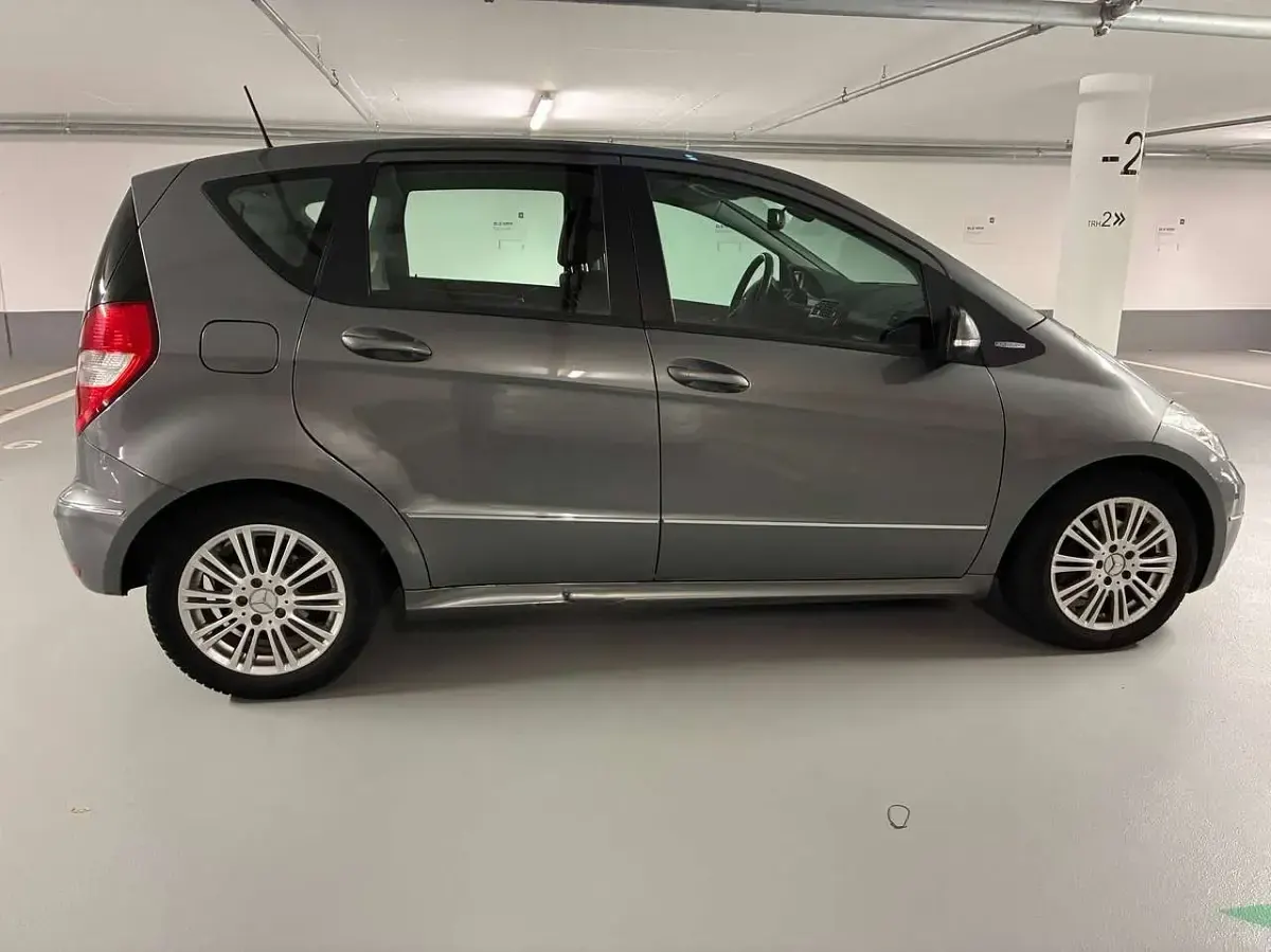 Gebraucht Mercedes A160 Elegance 82 PS (60 kW) 2011 Grau Kleinwagen