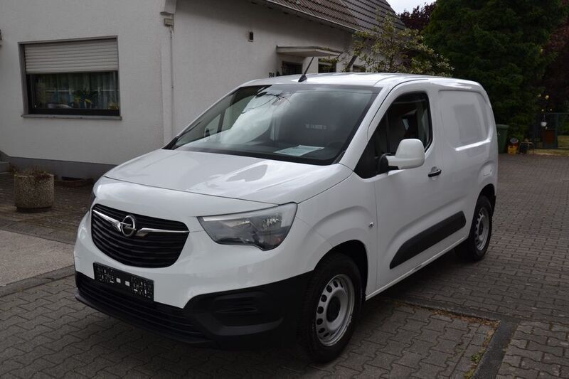 Weiß Gebraucht 2020 Opel Combo Edition Van / Kleinbus | 9.590 € (Fairer Preis) - Bild 1/4