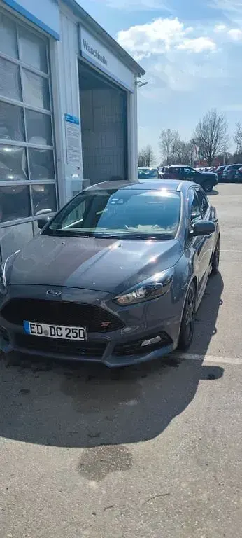 Używany Ford Focus ST 250 KM (183 kW) 2017 Szary Sedan/Limuzyna
