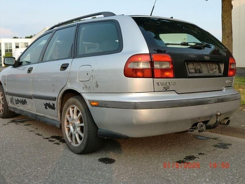 Gebraucht Volvo V40 122 PS (89 kW) 1999 Silber Kombi