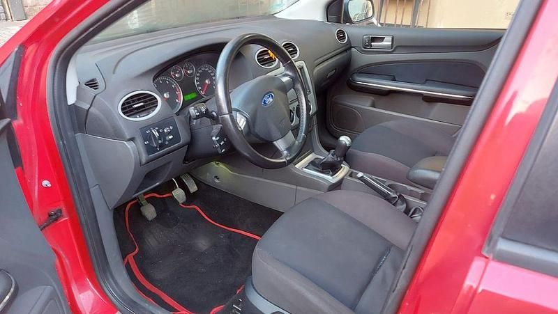 Gebraucht Ford Focus Sport 116 PS (85 kW) 2005 Rot Limousine