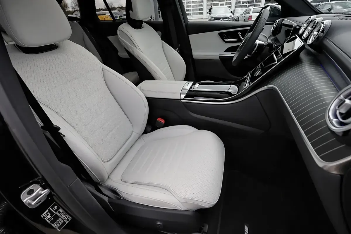 Gebraucht Mercedes GLC220 AMG 197 PS (144 kW) 2026 Metalliclack obsidianschwarz met SUV