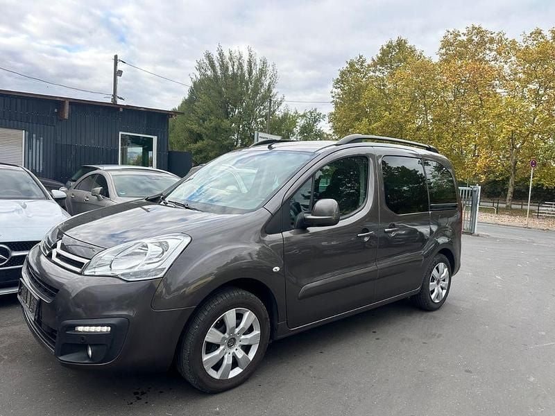 Beige Gebraucht 2017 Citroën Berlingo Shine Van / Kleinbus | 8.999 € (Fairer Preis) - Bild 1/4