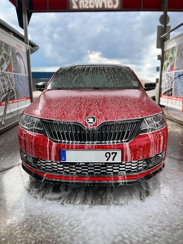 Gebraucht Skoda Rapid Monte Carlo 125 PS (91 kW) 2017 Rot Limousine