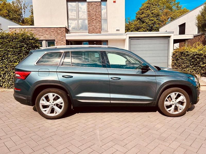 Grau Gebraucht 2017 Skoda Kodiaq Style SUV | 16.000 € (Fairer Preis) - Bild 1/4