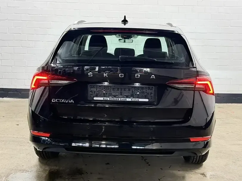 Gebraucht Skoda Octavia Ambition 150 PS (110 kW) 2022 Schwarzmagic perleffekt Kombi