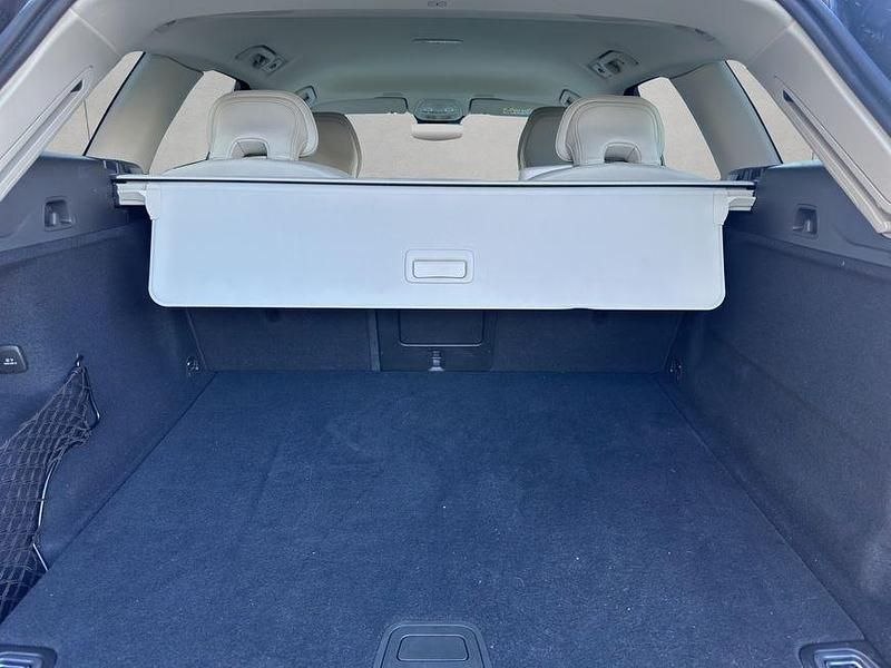 Gebraucht Volvo XC60 250 PS (183 kW) 2024 Grau SUV