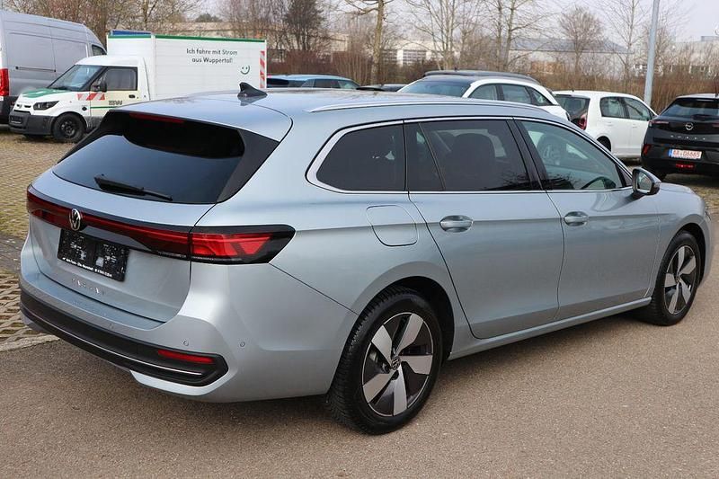 Gebraucht VW Passat Business 150 PS (110 kW) 2024 Silber Kombi