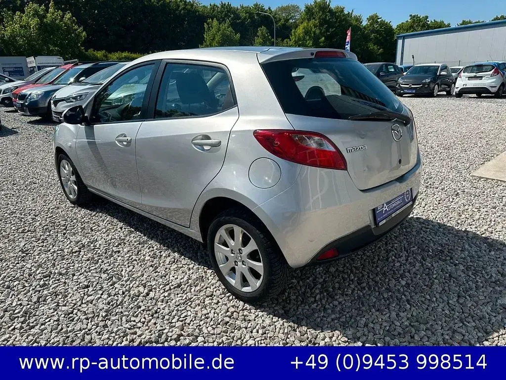 Gebraucht Mazda 2 Independence 90 PS (66 kW) 2010 Silber Kleinwagen