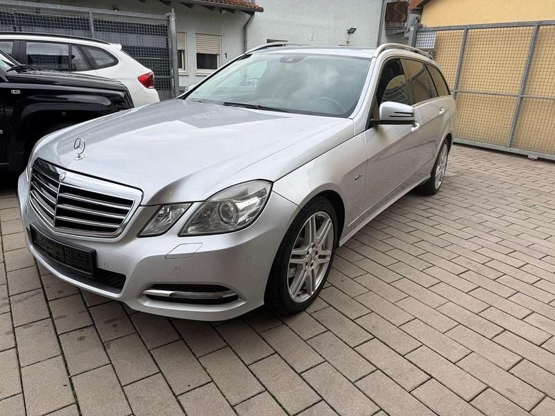 Silber Gebraucht 2010 Mercedes E220 Avantgarde Kombi | 6.999 € (Superpreis) - Bild 1/4
