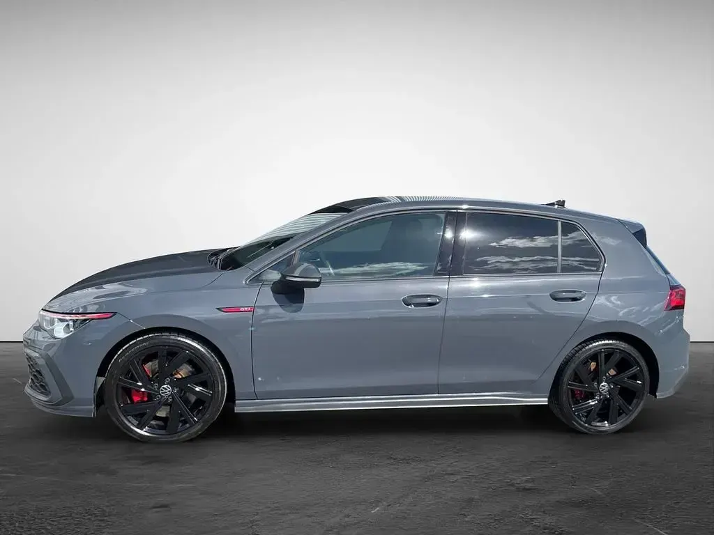 Gebraucht VW Golf VIII GTI 245 PS (180 kW) 2024 Grau (delfingrau metallic) Limousine