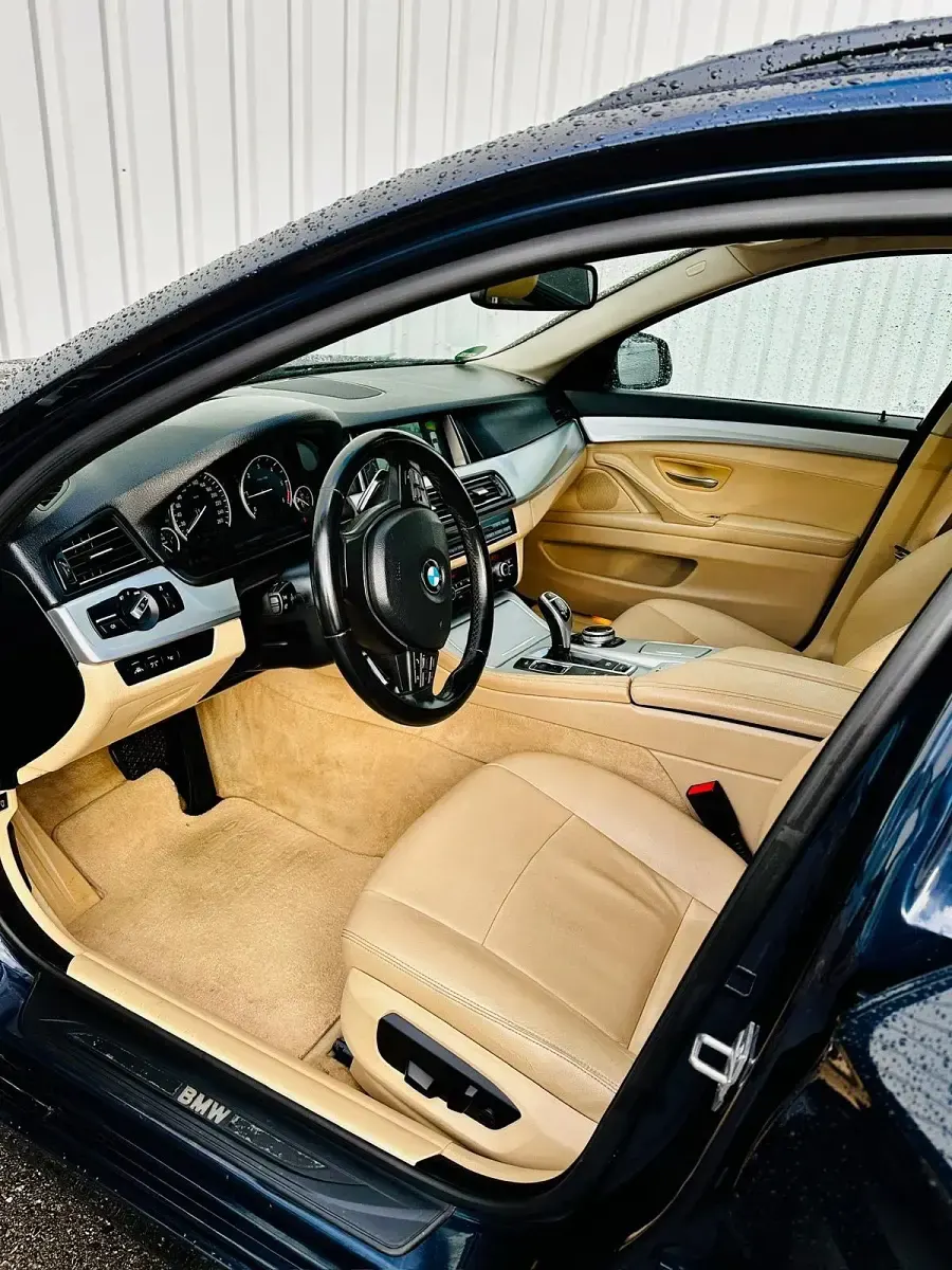 Gebraucht BMW 525 Sport Line 218 PS (160 kW) 2014 Blau Kombi
