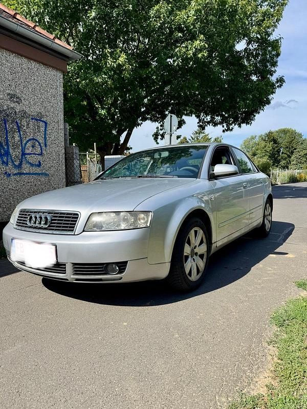 Silber Gebraucht 2004 Audi A4 Comfort Limousine | 1.149 € (Superpreis) - Bild 1/4