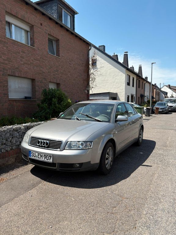 Grau Gebraucht 2003 Audi A4 Limousine | 2.200 € (Fairer Preis) - Bild 1/4