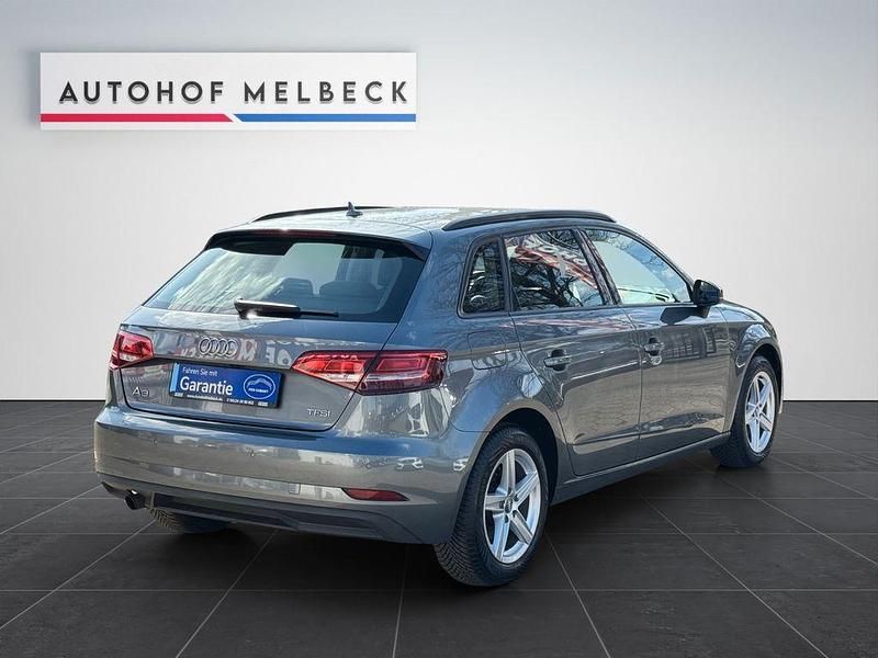 Gebraucht Audi A3 Sport 116 PS (85 kW) 2017 Grau Limousine