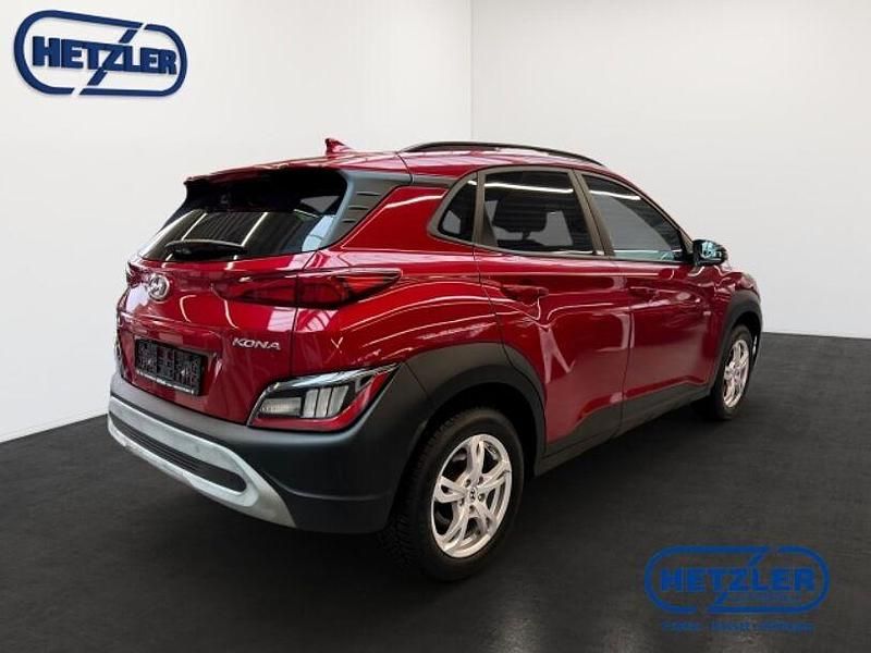 Gebraucht Hyundai Kona Intro Edition 120 PS (88 kW) 2021 Pulse red / mic SUV