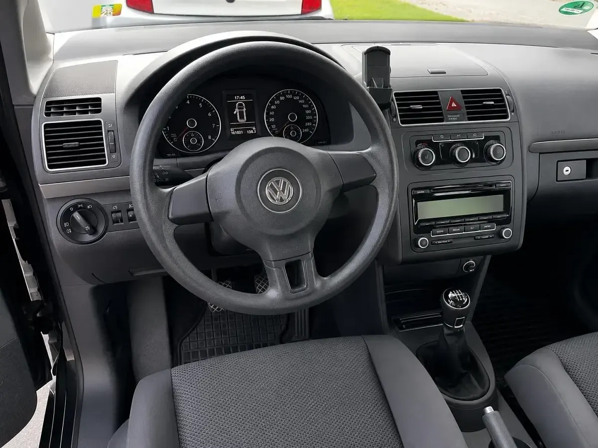 Gebraucht VW Touran Trendline 105 PS (77 kW) 2015 Grau Van / Kleinbus