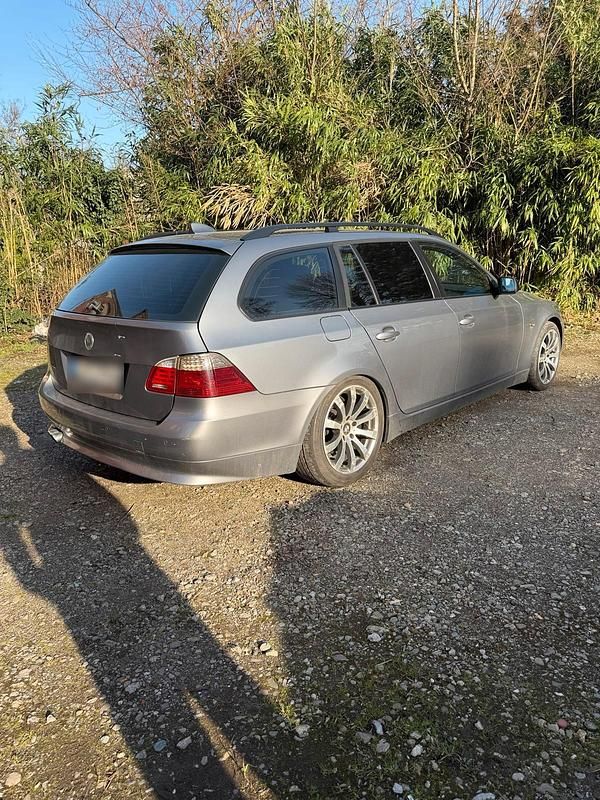 Gebraucht BMW 525 197 PS (144 kW) 2008 Silber Kombi