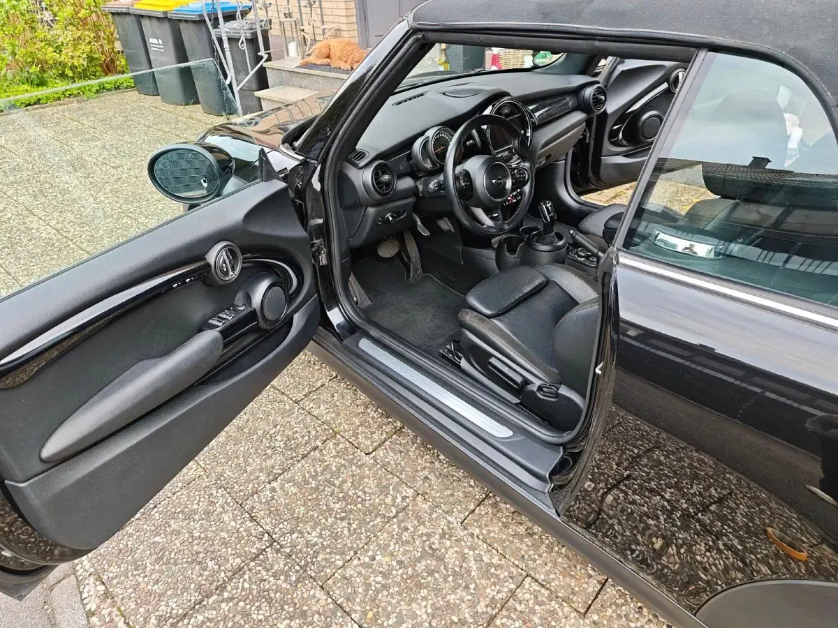 Używany Mini Cooper 136 KM (100 kW) 2018 Czarny Hatchback