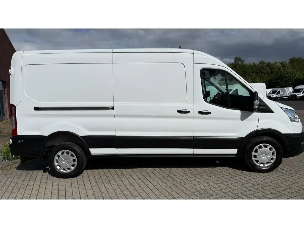 Używany Ford Transit 131 KM (96 kW) 2022 Biały Sedan/Limuzyna